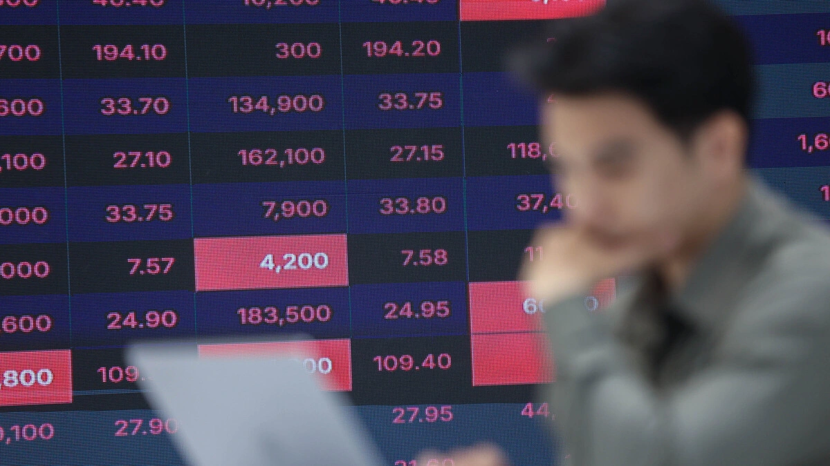 Hình minh họa: VN-Index giảm 64 điểm trong tháng này
