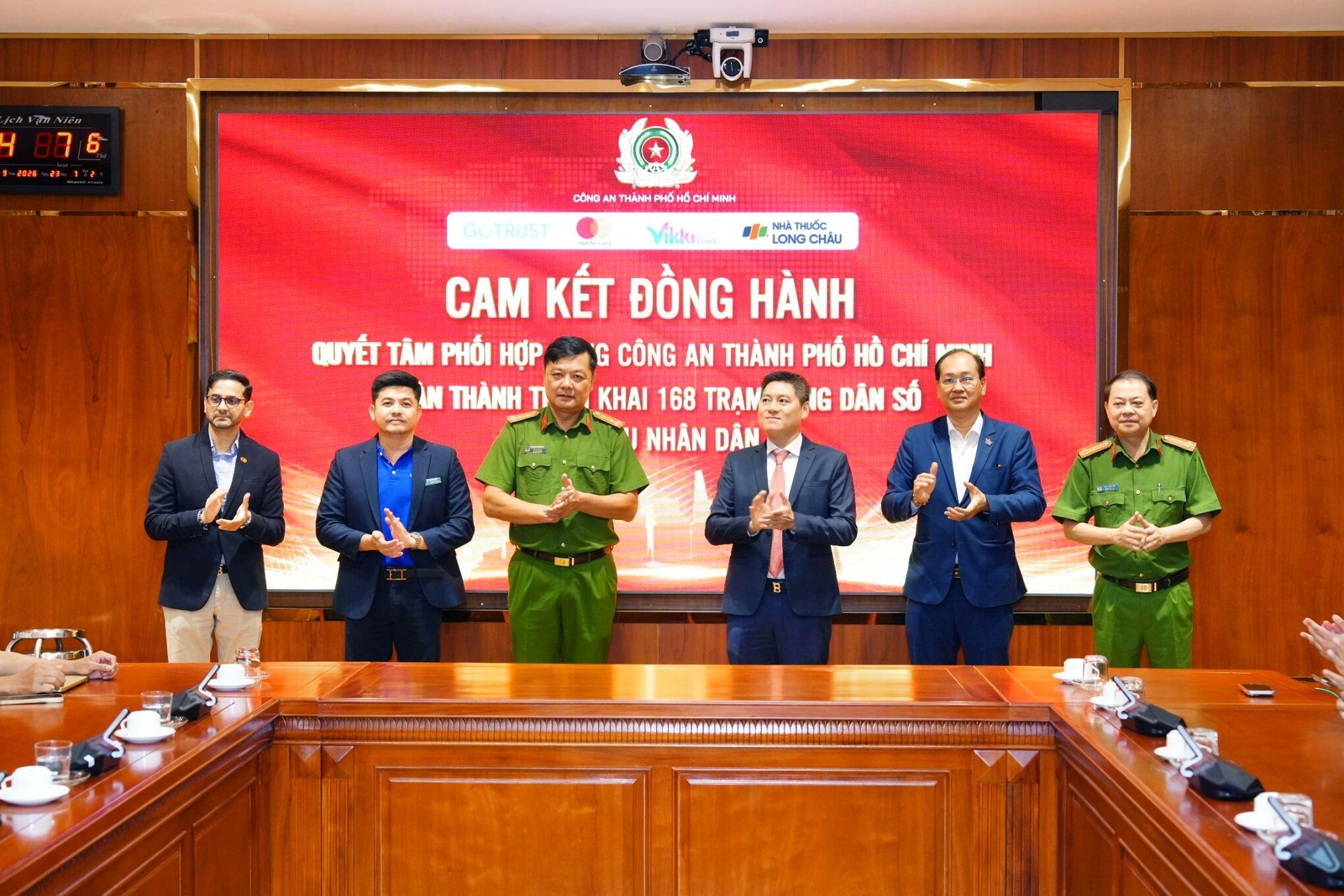 Hình minh họa: Tiện ích tài khoản gia đình Long Châu cán mốc 200.000 khách hàng