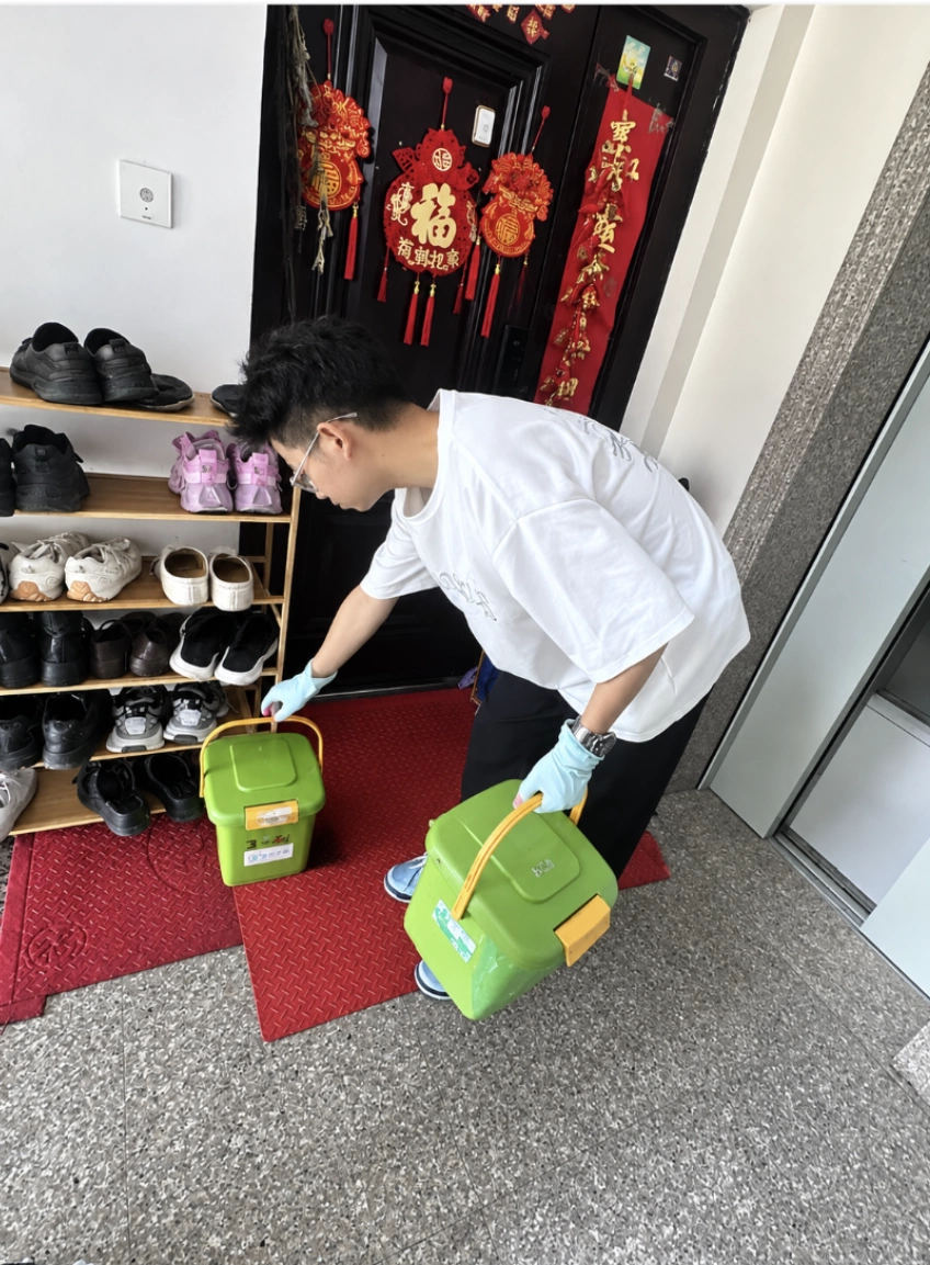 Hình minh họa: Nở rộ dịch vụ đổ rác thuê