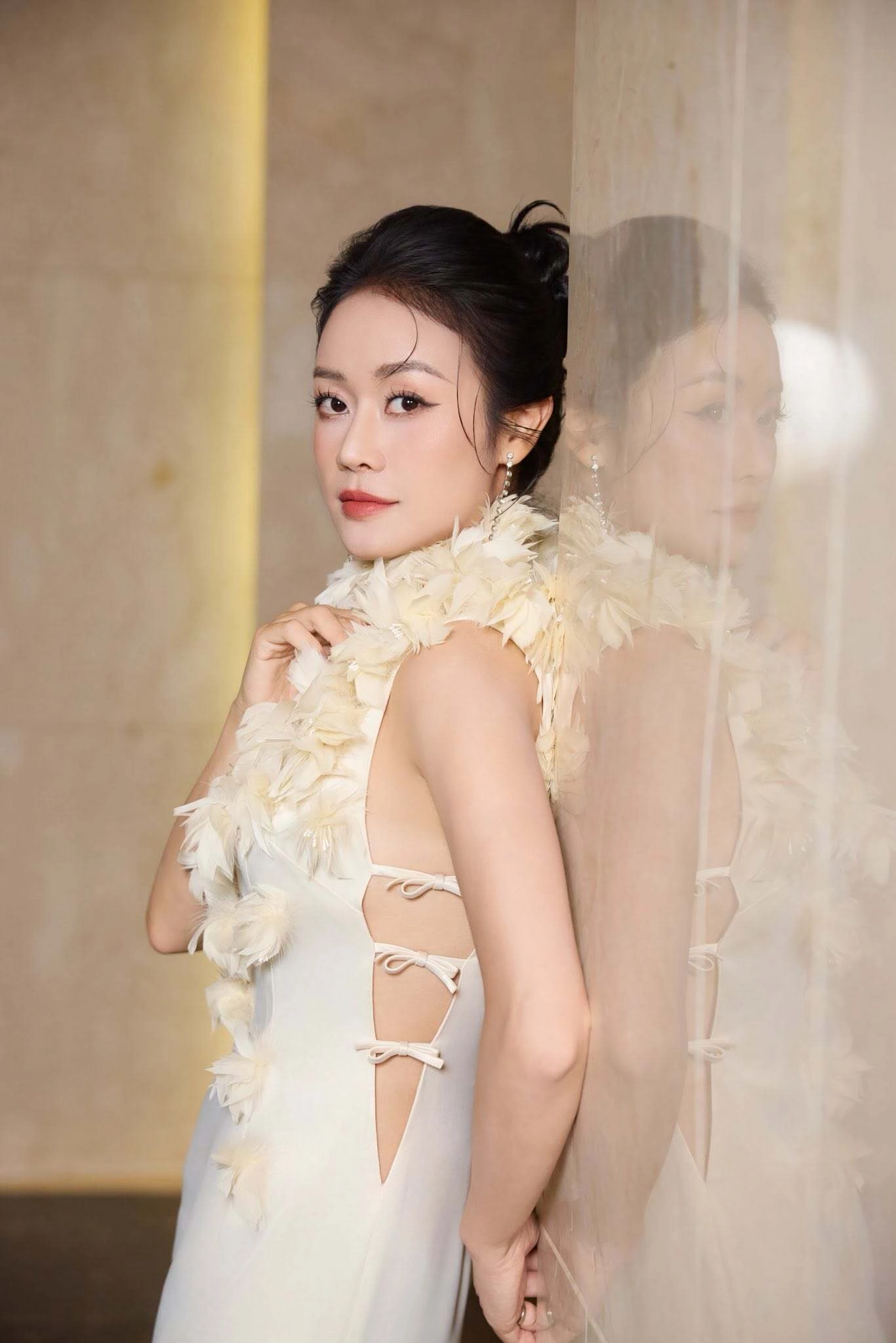 Hình minh họa: Phí Linh, MC đa sắc