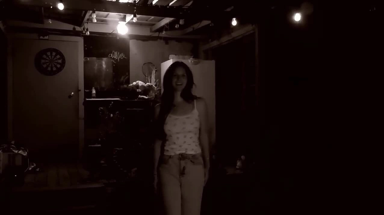Trích MV "White Feather Hawk Tail Deer Hunter" của Lana Del Rey