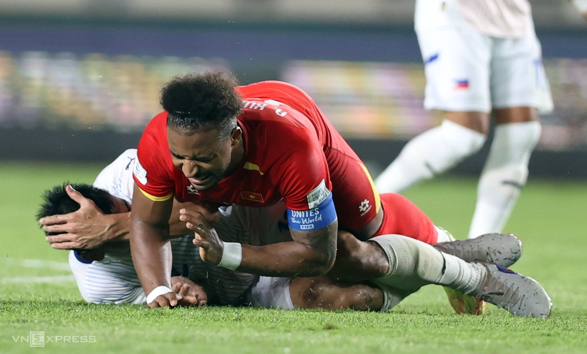 Hình minh họa: Xuân Son bật khóc khi rời sân ở FIFA ASEAN Cup