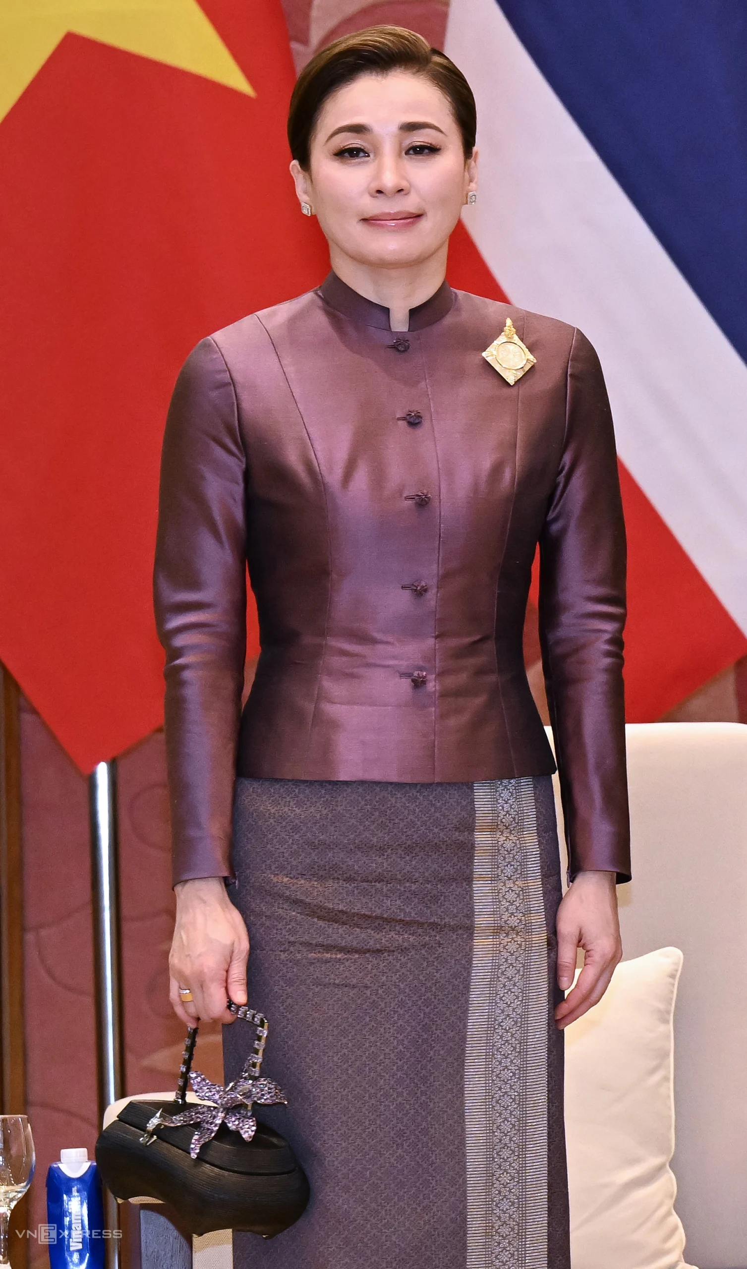 Hình minh họa: Trang phục của Hoàng hậu Thái Lan khi thăm Việt Nam