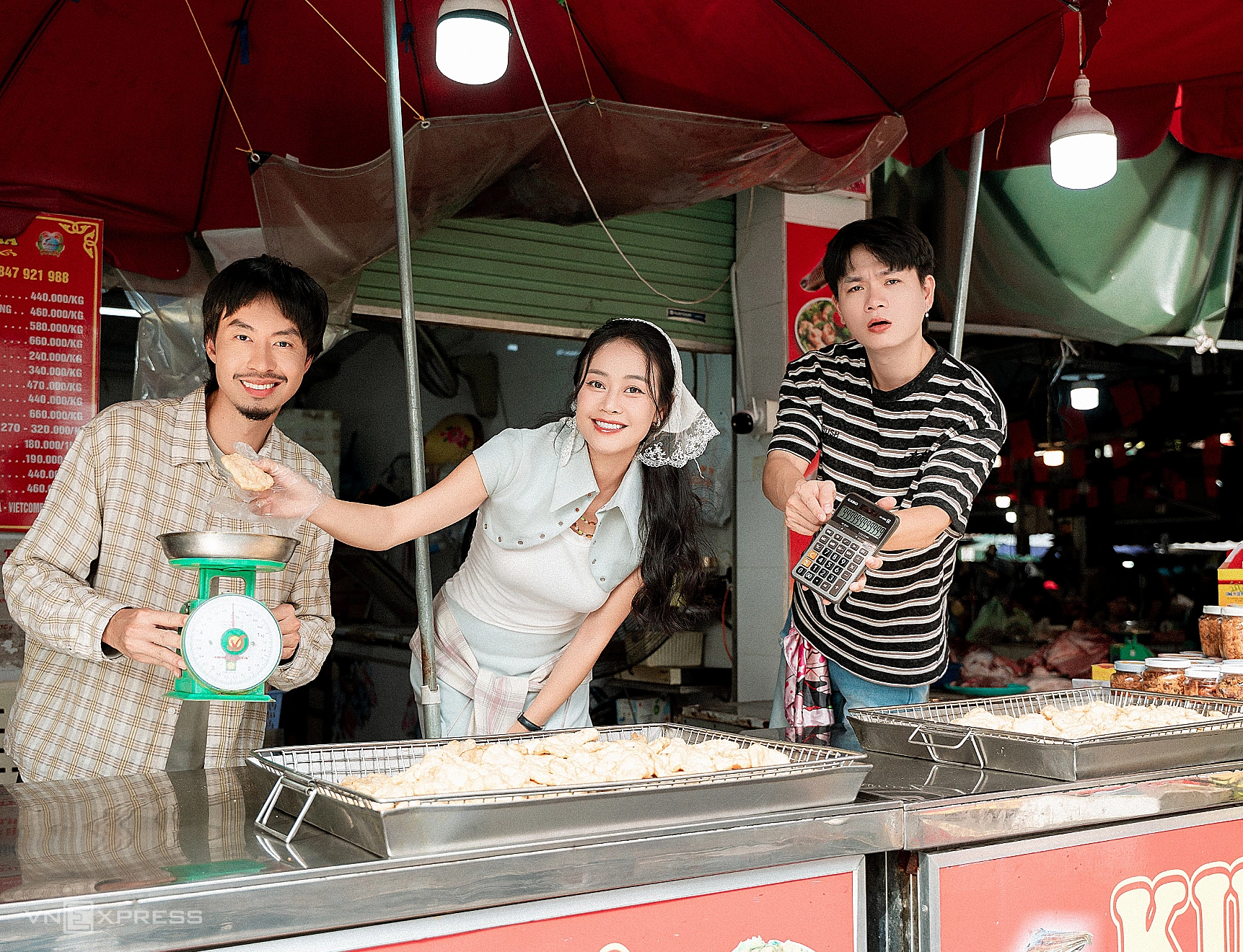 Hình minh họa: Phí Linh, MC đa sắc