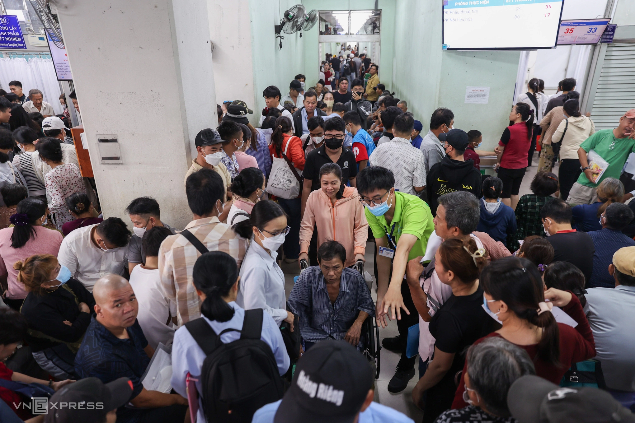 Hình minh họa: Bệnh viện Chợ Rẫy tăng giá khám chữa bệnh từ 1/10
