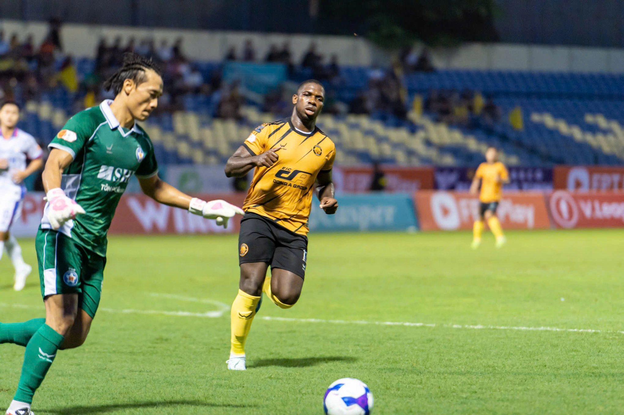 Hình minh họa: FIFA yêu cầu Thanh Hóa trả nợ hơn 300.000 USD cho ngoại binh