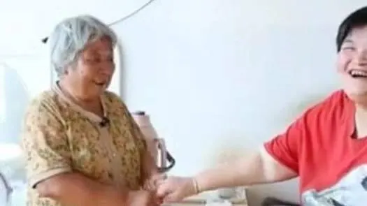 Mẹ chồng bón cháo, xoa bóp 17 năm kéo con dâu thoát cảnh sống thực vật
