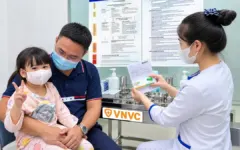 Vì sao tiêm vaccine ba ngày vẫn mắc tay chân miệng?