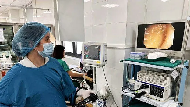 Phát hiện sán dây bò dài 70 cm khi nội soi đại tràng