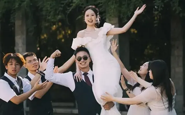 Dở khóc, dở cười vì vợ chồng trùng cả họ lẫn tên