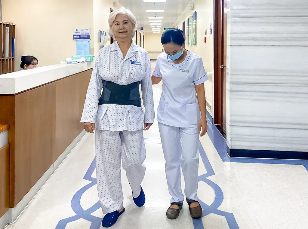 Hình minh họa: Thoát vị đĩa đệm gây hẹp ống sống