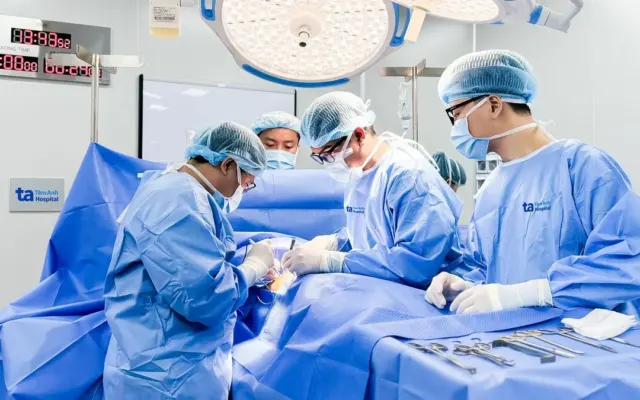 Có con sau 8 năm vô sinh, 4 lần tìm tinh trùng