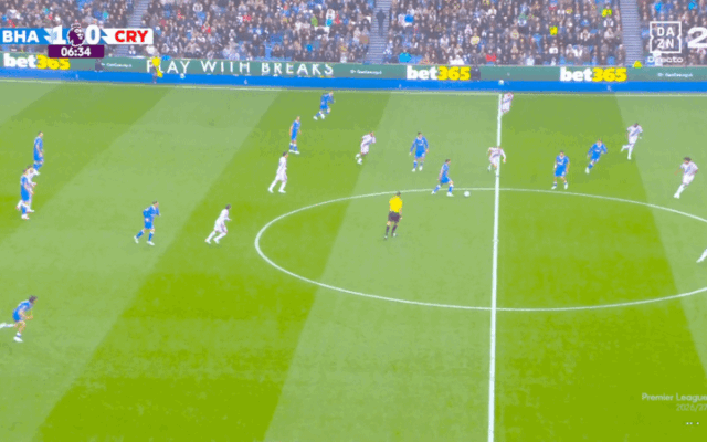 Cầu thủ Brighton tái hiện siêu phẩm giữa sân của Beckham