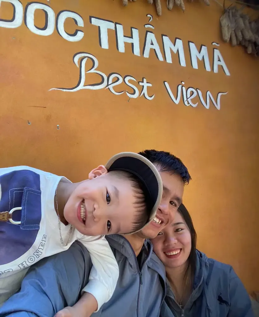 Hình minh họa: Video hai mẹ con ngồi thở tại dốc Thẩm Mã gây sốt