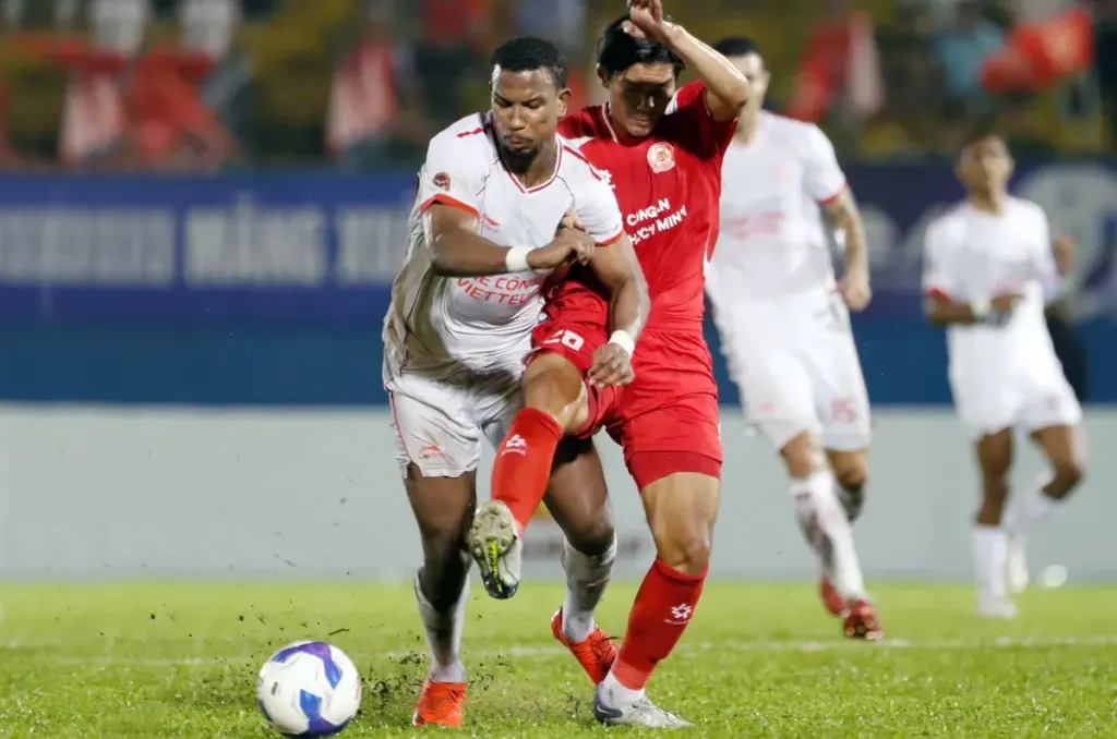 Hình minh họa: Trận đấu V-League ‘vỡ vụn’ vì VAR