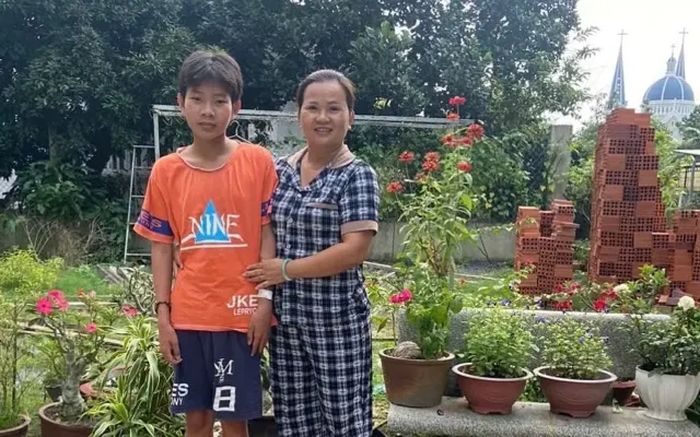 Người mẹ 3 năm chở con đi lọc máu
