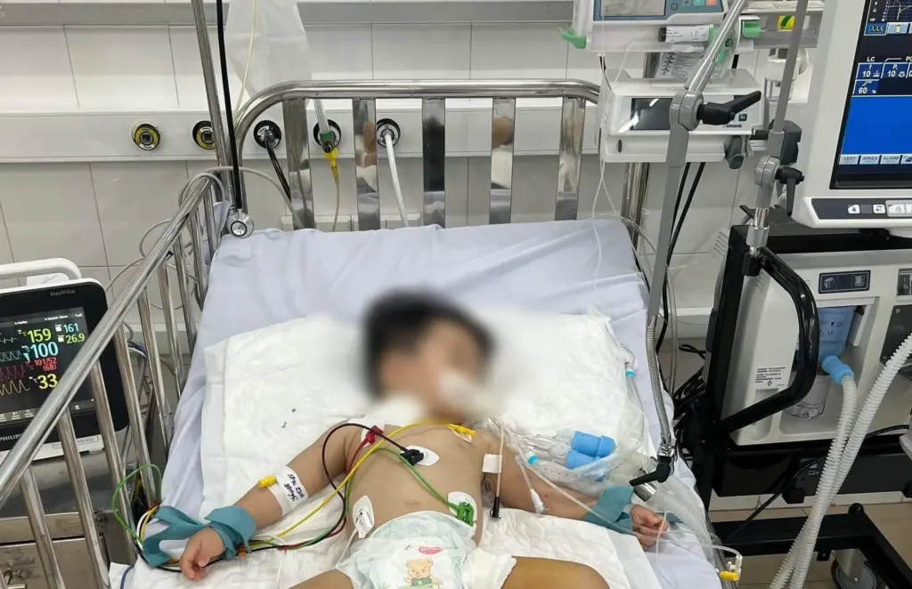 Hình minh họa: 5 dấu hiệu dễ bị hiểu nhầm khi trẻ mắc tay chân miệng