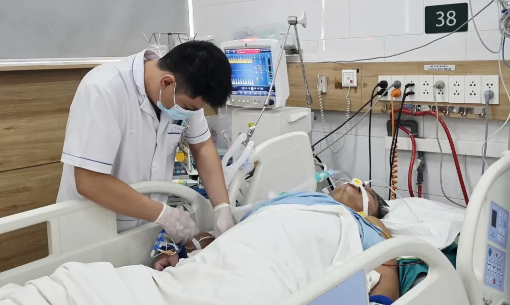 Hình minh họa: 7 nạn nhân ngộ độc khí clo bị tổn thương phổi