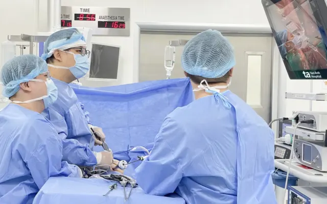 Mủ đặc chèn ép gây xẹp phổi người đàn ông