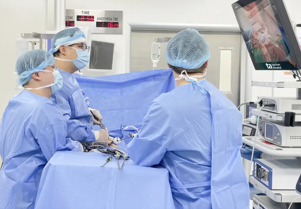 Hình minh họa: Mủ đặc chèn ép gây xẹp phổi người đàn ông