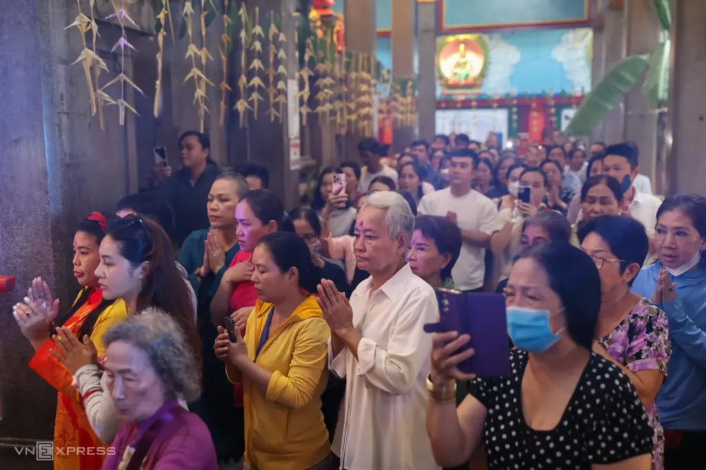 Hình minh họa: Lễ xin lửa trong ngôi đền Ấn Độ ở TP HCM