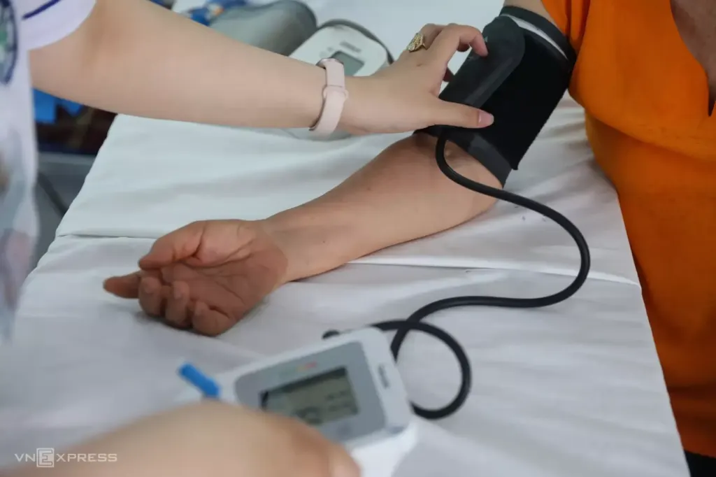 Hình minh họa: Điều gì xảy ra khi axit uric cao dù không triệu chứng?