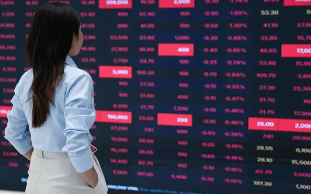 Khối ngoại bán ròng hơn 900 tỷ đồng