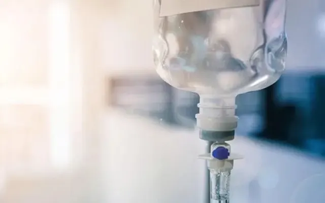 Em bé ngộ độc do uống nhầm dầu thắp đèn thờ