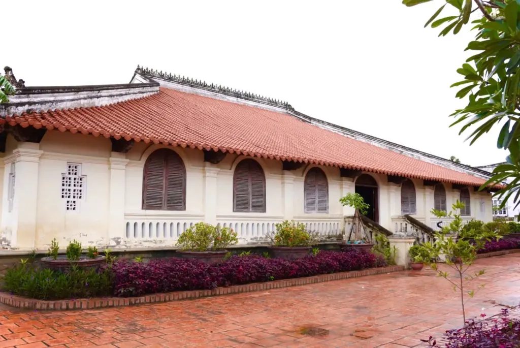 Hình minh họa: Nhà cổ được ví như ‘cung điện gỗ’ ở miền Tây