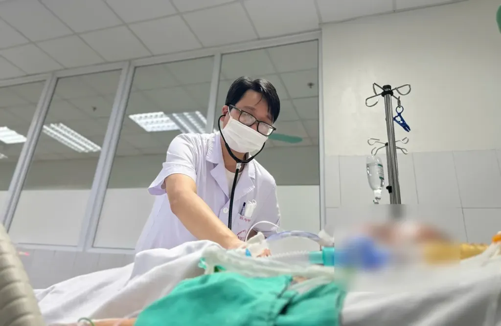 Hình minh họa: Suy đa tạng, nhiễm trùng máu sau khi tự truyền dịch ‘thải độc gan, trắng da’