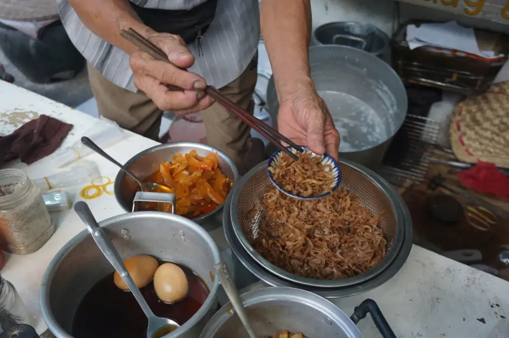 Hình minh họa: Quán cháo giá 2 nghìn đồng mở bán sau ba tháng đóng cửa