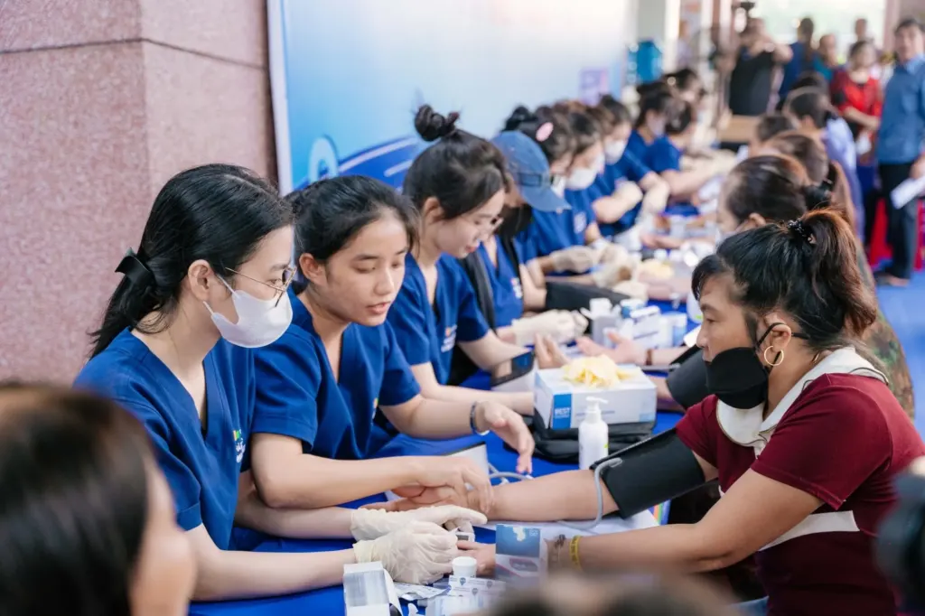 Hình minh họa: Khám sàng lọc nguy cơ đột quỵ cho hơn 1.000 người dân Hà Tĩnh