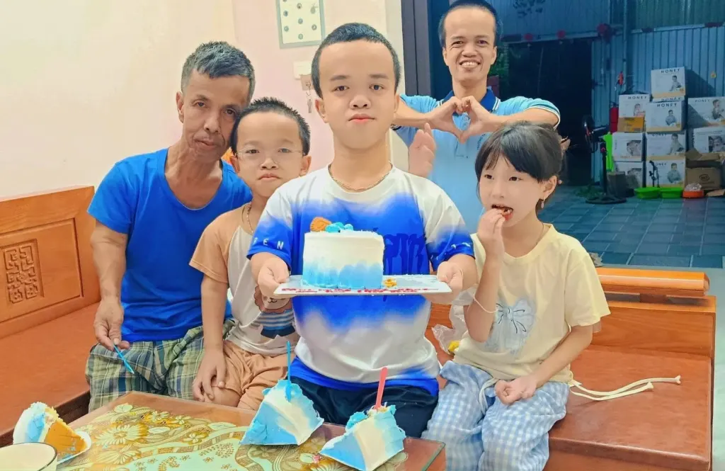 Hình minh họa: 16 năm làm trụ cột cho chồng và hai con tí hon
