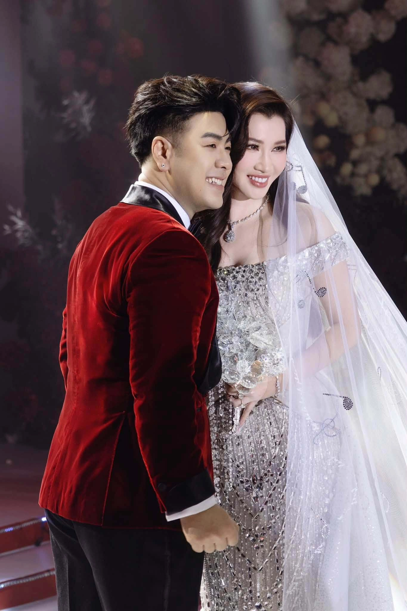 Hình minh họa: Akira Phan ra MV cưới