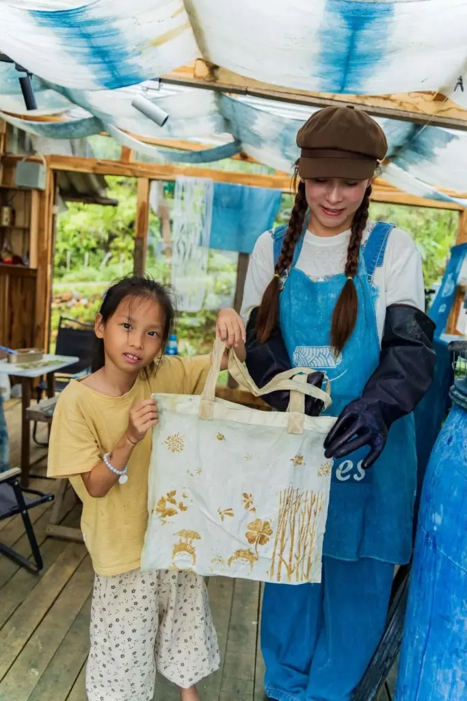 Hình minh họa: Lên Tà Xùa trải nghiệm nhuộm chàm như người Mông