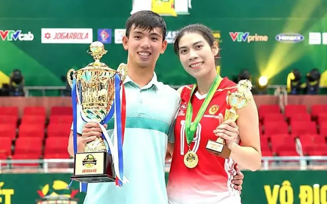Huy Hoàng công khai tình cảm với nữ tuyển thủ bóng chuyền