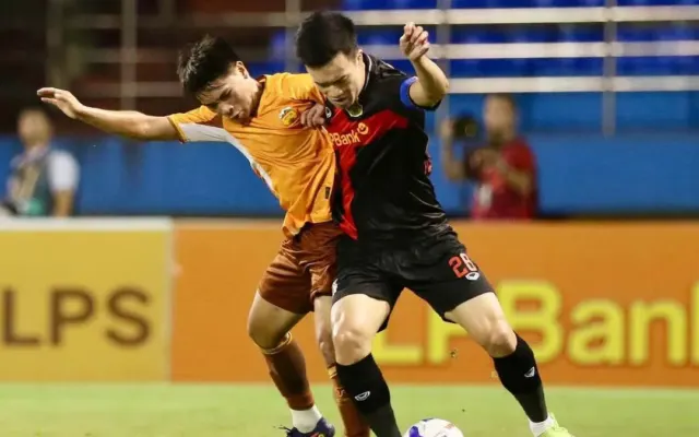 HAGL thua ngược trong trận cầu 7 bàn và 2 thẻ đỏ ở V-League