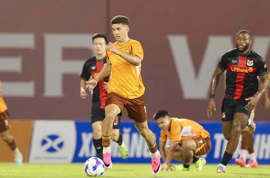 Hình minh họa: HAGL thua ngược trong trận cầu 7 bàn và 2 thẻ đỏ ở V-League