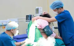 Ca mổ đẻ ‘cân não’ cho sản phụ 150 kg, đón bé trai 5,4 kg