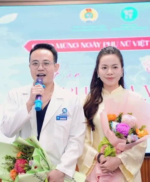 Hình minh họa: Bác sĩ nam ‘toát mồ hôi’ thi trang điểm cho đồng nghiệp nữ