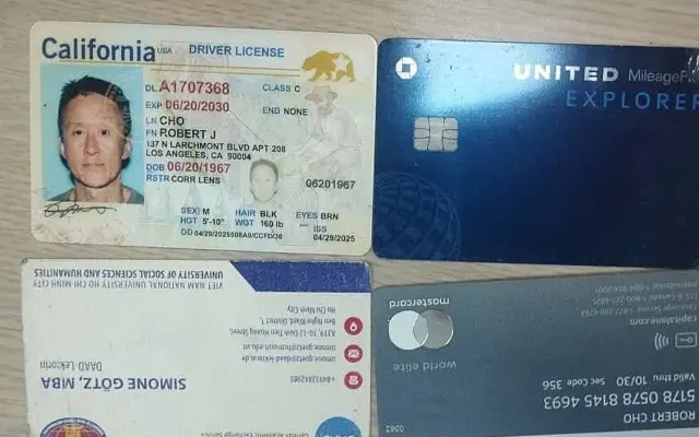 Trả lại ví cho khách Mỹ để quên trên xe buýt Hà Nội