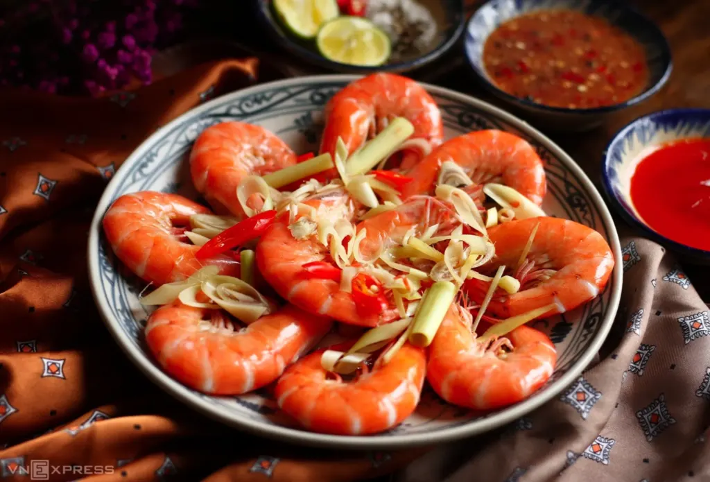 Hình minh họa: Bác sĩ hướng dẫn chế độ ăn sau phẫu thuật cắt gan