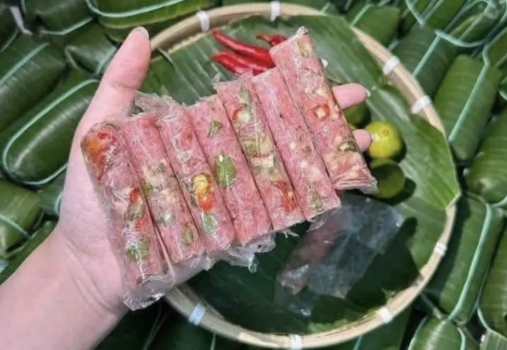 Hình minh họa: Vì sao nem chua làm từ thịt sống nhưng vẫn an toàn? – Báo VnExpress Cooking
