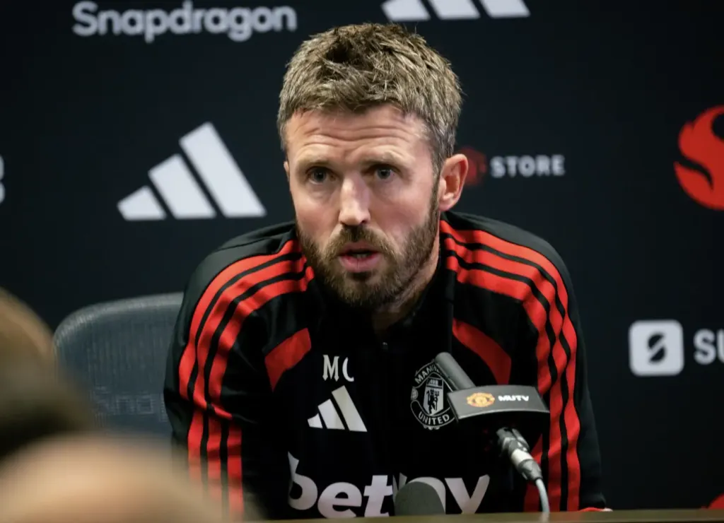 Hình minh họa: Carrick: ‘Tôi sẵn sàng ướt mưa để những người khác được khô ráo’
