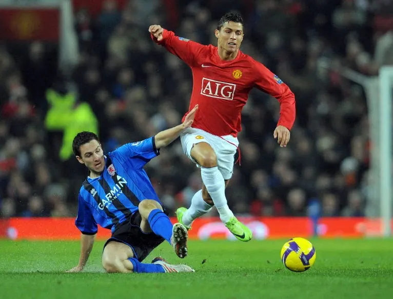 Hình minh họa: Ronaldo 2008 và Messi 2012: Đỉnh cao nào xuất sắc hơn?