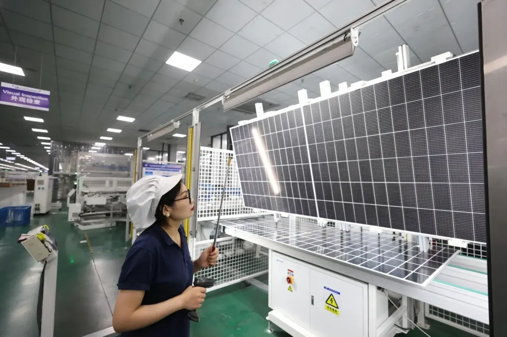 Hình minh họa: Trung Quốc dự tính kiểm soát xuất khẩu công nghệ điện mặt trời