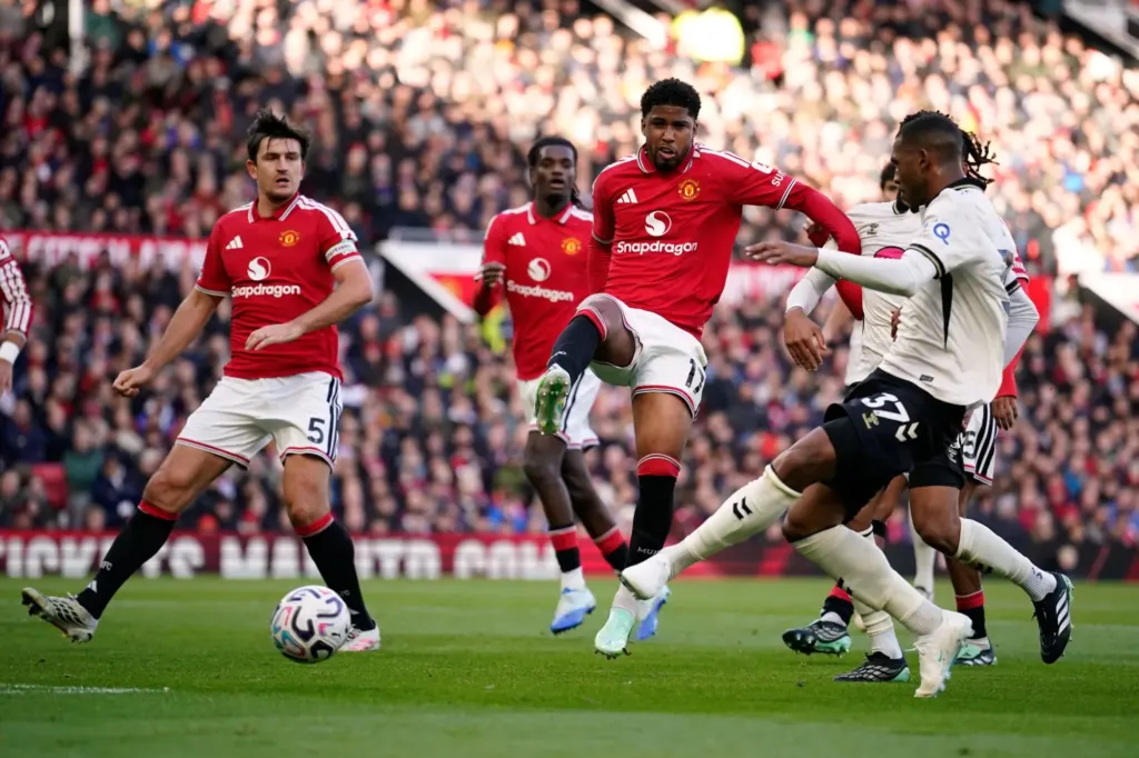 Hình minh họa: Man Utd thảm bại trong ngày Fernandes dự bị