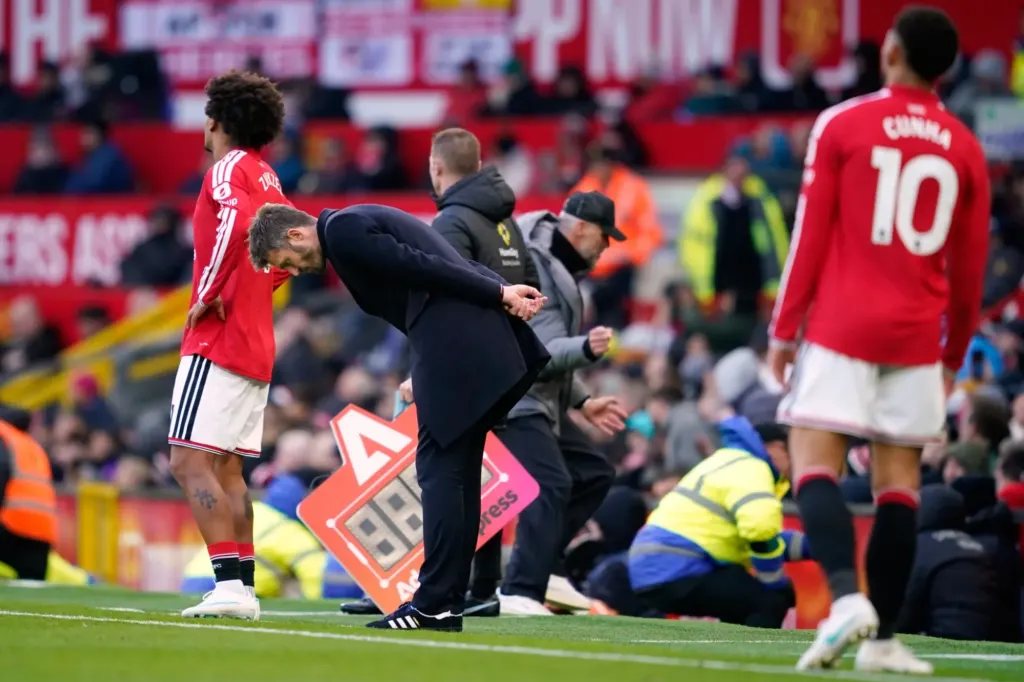 Hình minh họa: Neville: ‘Cầu thủ Man Utd quay lưng với Carrick’
