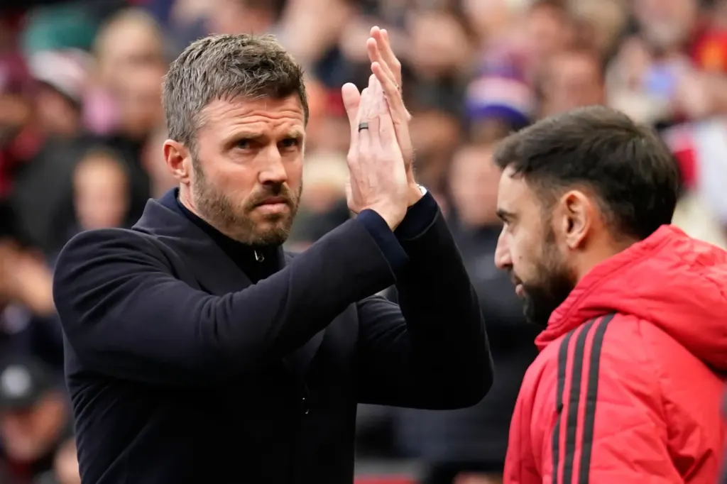 Hình minh họa: Carrick cố tình làm bẽ mặt Fernandes?