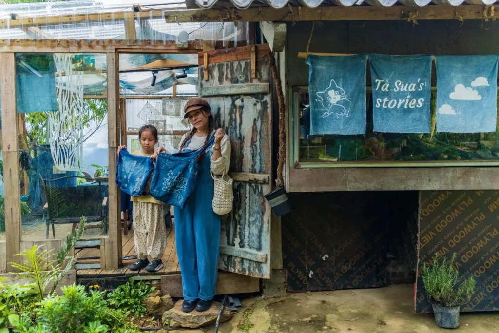 Hình minh họa: Lên Tà Xùa trải nghiệm nhuộm chàm như người Mông